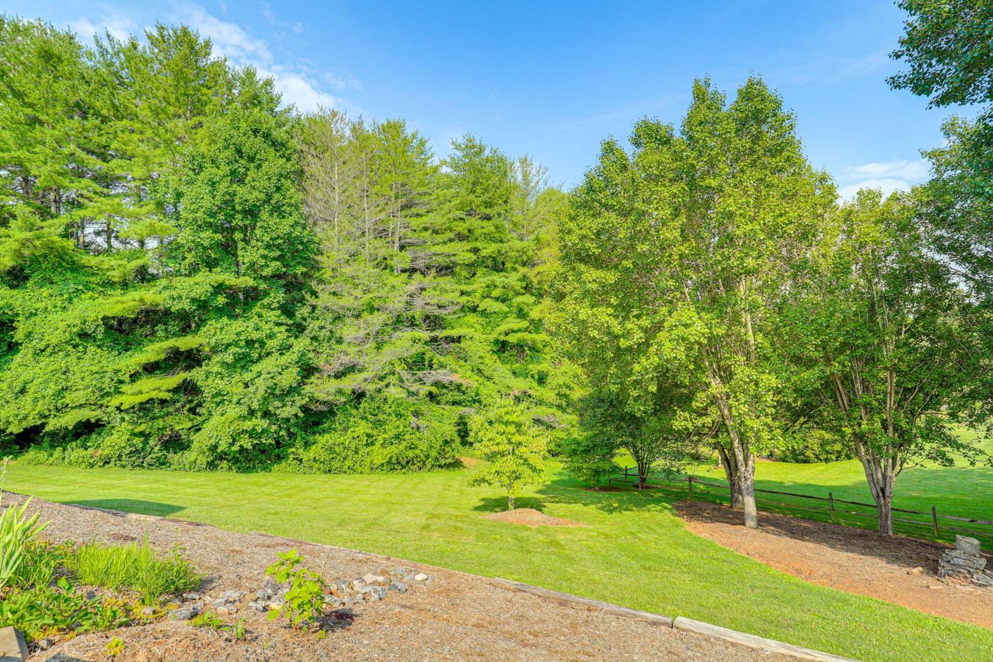 Modern Weaverville Apartment - Walk To Downtown! Екстериор снимка